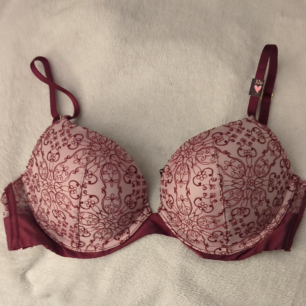 Victoria's Secret Elegant Floral Embroidered Bra
